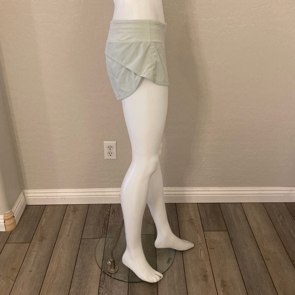Lululemon Athletica Speed Short 2.5” Lined Mint Moment Size 6 - Picture 8 of 16
